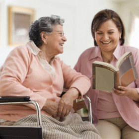 Требуется сиделка с опытом работы Требуется сиделка с опытом работы